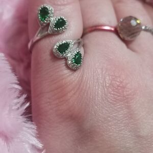 Elegant Silver and Green Emerald Teardrop Ring With Diamond Accents Size 7